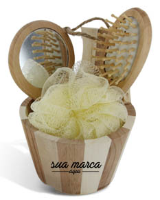 Kit banho luxuoso, perfeito para um momento de relaxamento. Contém diversos itens para um banho revigorante. Ideal para presentear alguém especial. Venha conferir!