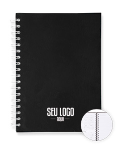Caderno com capa fosca, pautado, em um design moderno e clean. Possui elementos gráficos e ornamentais, com espaço em branco para escrever. Ideal para uso em escritório, escola ou como diário. Apresenta uma combinação de listras e padrões florais em tons de preto e rosa. Perfeito para uso como caderno de anotações, para criar listas ou como agenda.