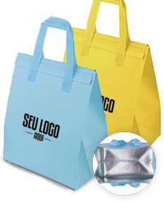 Bolsa térmica vazia de design marrom com alça de transporte, ideal para manter alimentos e bebidas refrigerados.