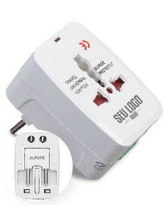 Adaptador de tomada universal compacto em tons de cinza e preto, ideal para conectar diversos dispositivos eletrônicos em qualquer lugar. Perfeito para viagens e uso diário.