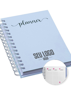 Planner anual em percalux com calendários.